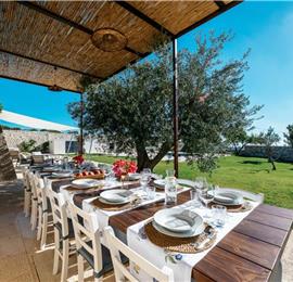  6 bedroom villa with heated pool in Modica, sleeps 18